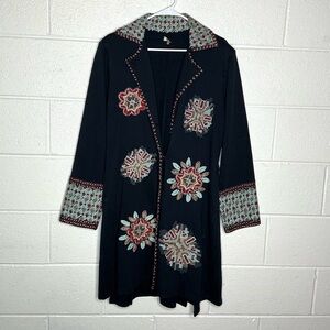 < Kyla Seo Long Detailed Embroidered Coat >